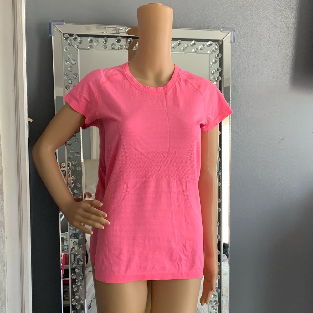 1775.♎️Lululemon run :swiftly tech short sleeve